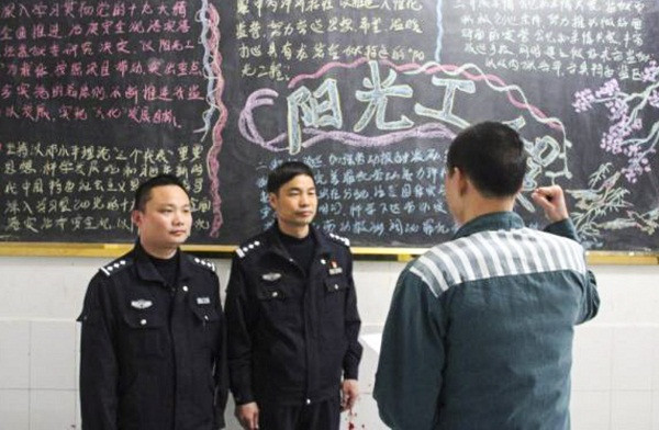 Trung Quốc cho 1.300 tù nhân về nhà ‘nghỉ tết’ ảnh 1