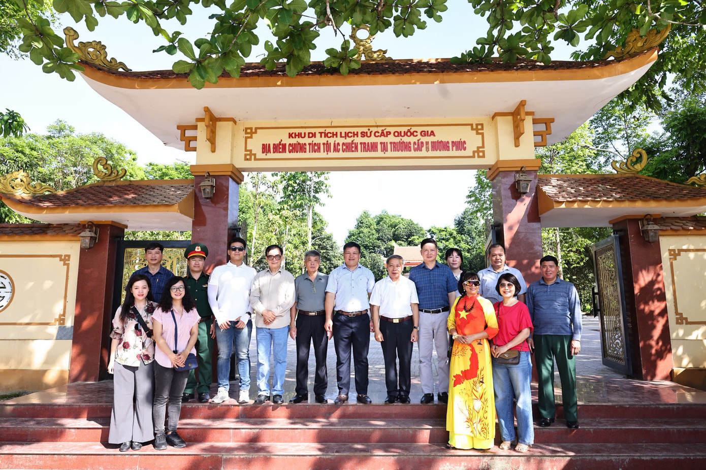 Đoàn công tác thăm Khu chứng tích tội ác chiến tranh tại huyện Hương Khê, Hà Tĩnh. (Ảnh: Đức Vũ)