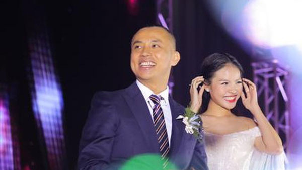 Vợ trẻ kém 20 tuổi của Chí Anh sống chung với mẹ chồng như thế nào? ảnh 2