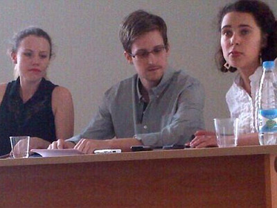 Snowden tại cuộc gặp gỡ các luật sư và tổ chức nhân quyền Nga