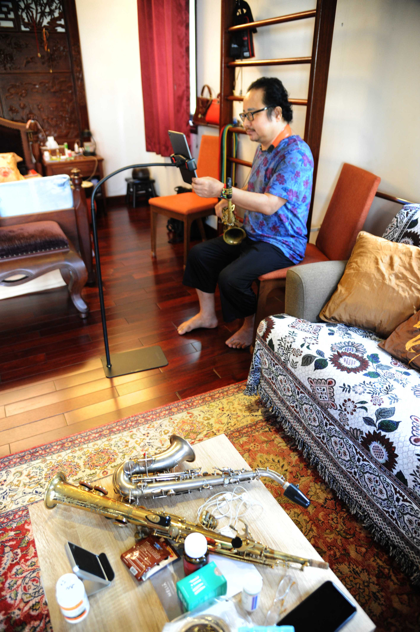 Nghệ sĩ Trần Mạnh Tuấn trở lại với những chiếc kèn cổ của mình sau 3 lần phẫu thuật. Không chỉ là một nghệ sĩ biểu diễn nổi tiếng, anh còn là nhà sưu tập kèn số một Việt Nam với 60 cây kèn cổ có giá trị lên đến hàng tỷ đồng.