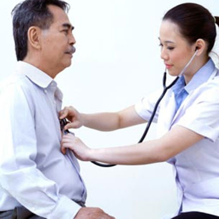 Người cao tuổi nên đến bệnh viện khám khi có các triệu chứng bất thường của cơ thể.