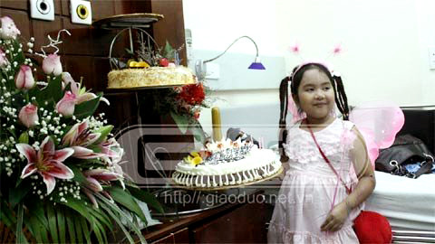 Ảnh chụp cháu Bích trong bệnh viện Việt Đức. Ảnh chụp cháu Bích trong bệnh viện Việt Đức