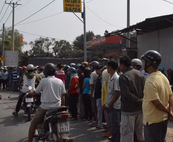 Nhiều người hiếu kì theo dõi vụ việc