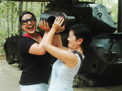 Cùng nâng nòng pháo. Cùng nâng nòng pháo