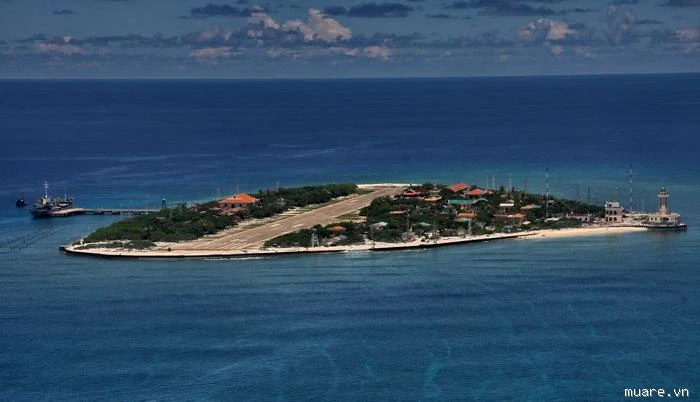 Đảo Trường Sa Lớn nhìn từ trên cao (từ máy bay M28)