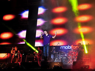 Ngũ Cung trên sân khấu RockStorm Cần Thơ ngày 04/01