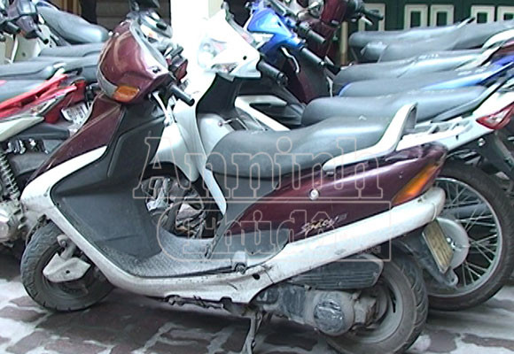 Chiếc Honda Spacy màu nâu tang vật vụ án