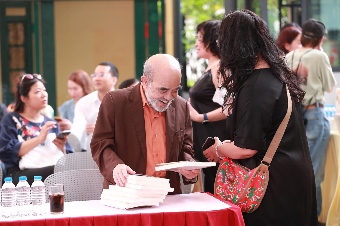 GS Đặng Hùng Võ tại buổi ra mắt sách. Ảnh: Lộc Liên