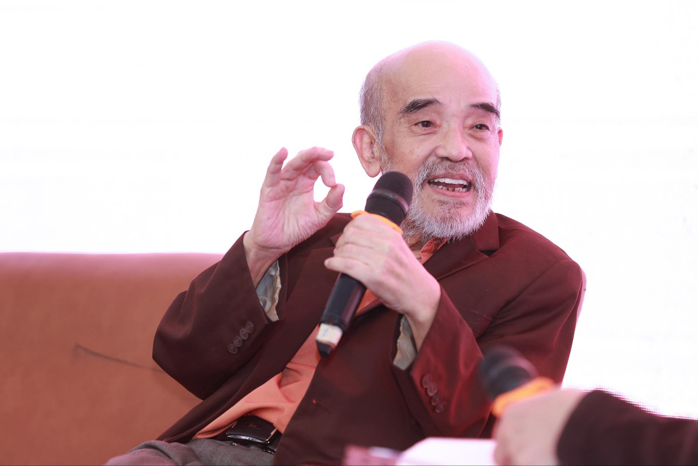 GS Đặng Hùng Võ tại buổi ra mắt sách. Ảnh: Lộc Liên