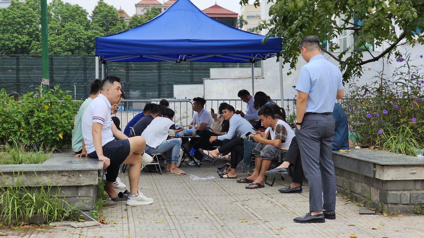 Nhiều người tham gia đấu giá cho rằng mức trúng đấu giá này vẫn còn “ảo giá”, cao hơn so với giá đất thị trường khu vực lân cận.
