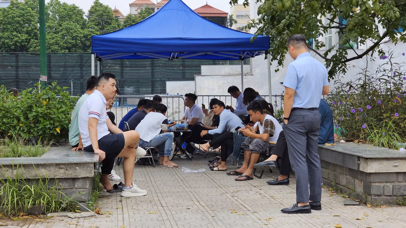 Nhiều người tham gia đấu giá cho rằng mức trúng đấu giá này vẫn còn “ảo giá”, cao hơn so với giá đất thị trường khu vực lân cận.