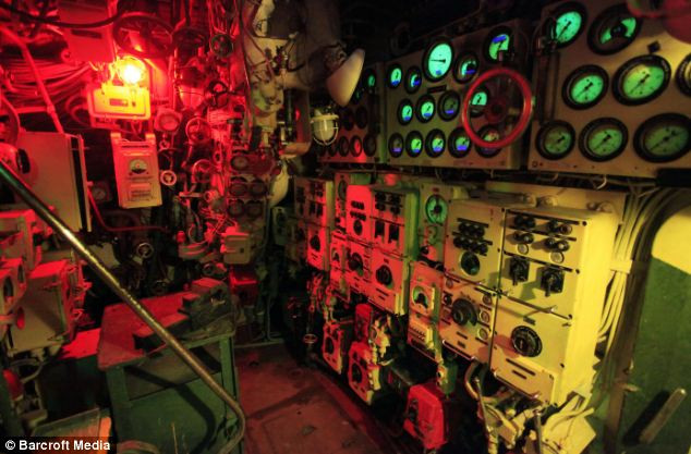 Buồng động lực tầu ngầm diesel