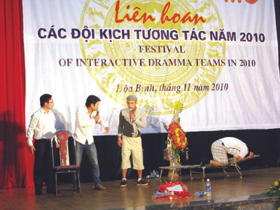 Bạn trẻ cùng diễn kịch về chuyện ấy . Ảnh: Trọng Phú Bạn trẻ cùng diễn kịch về chuyện ấy