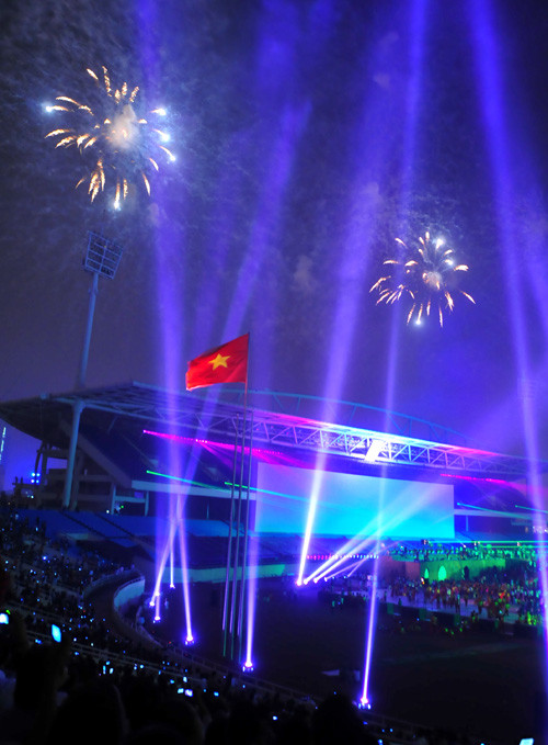 Pháo hoa tỏa sáng ‘thành phố Rồng bay’ ảnh 2