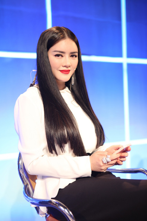 Lý Nhã Kỳ 'sang chảnh' trong vai trò nhà đầu tư của 'Ngôi sao thiết kế Việt Nam'