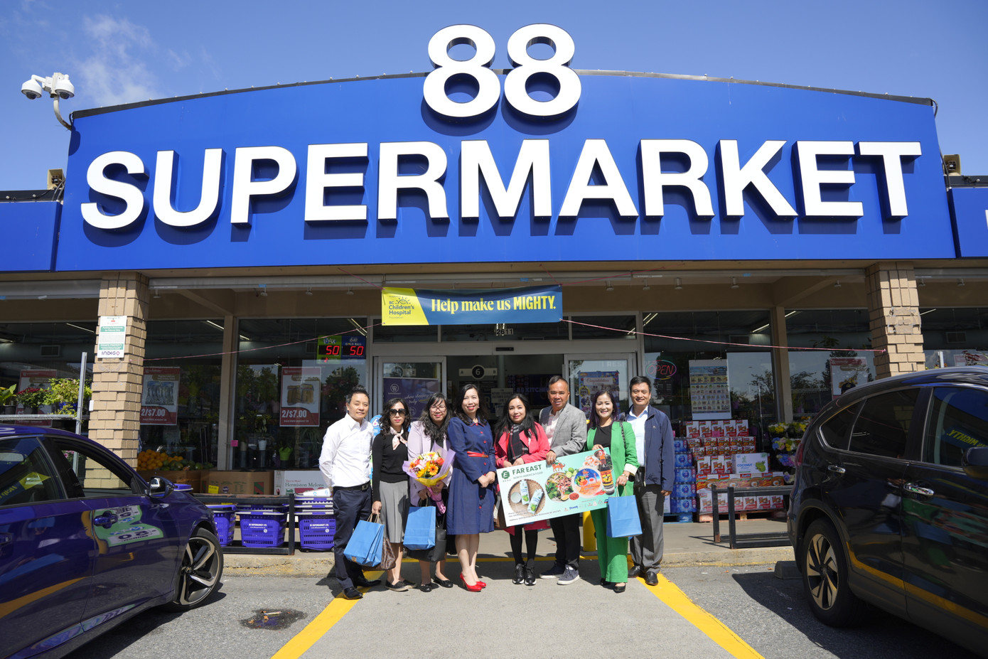 Thứ trưởng Lê Thị Thu Hằng thăm cơ sở kinh doanh của người Việt tại Canada. Thứ trưởng Lê Thị Thu Hằng thăm cơ sở kinh doanh của người Việt tại Canada.