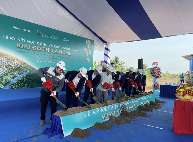 Lễ khởi công hạ tầng kỹ thuật khu đô thị LA Home nằm trên mặt tiền đường Lương Hòa - Bình Chánh (Ảnh: Coteccons). Lễ khởi công hạ tầng kỹ thuật khu đô thị LA Home nằm trên mặt tiền đường Lương Hòa - Bình Chánh (Ảnh: Coteccons).