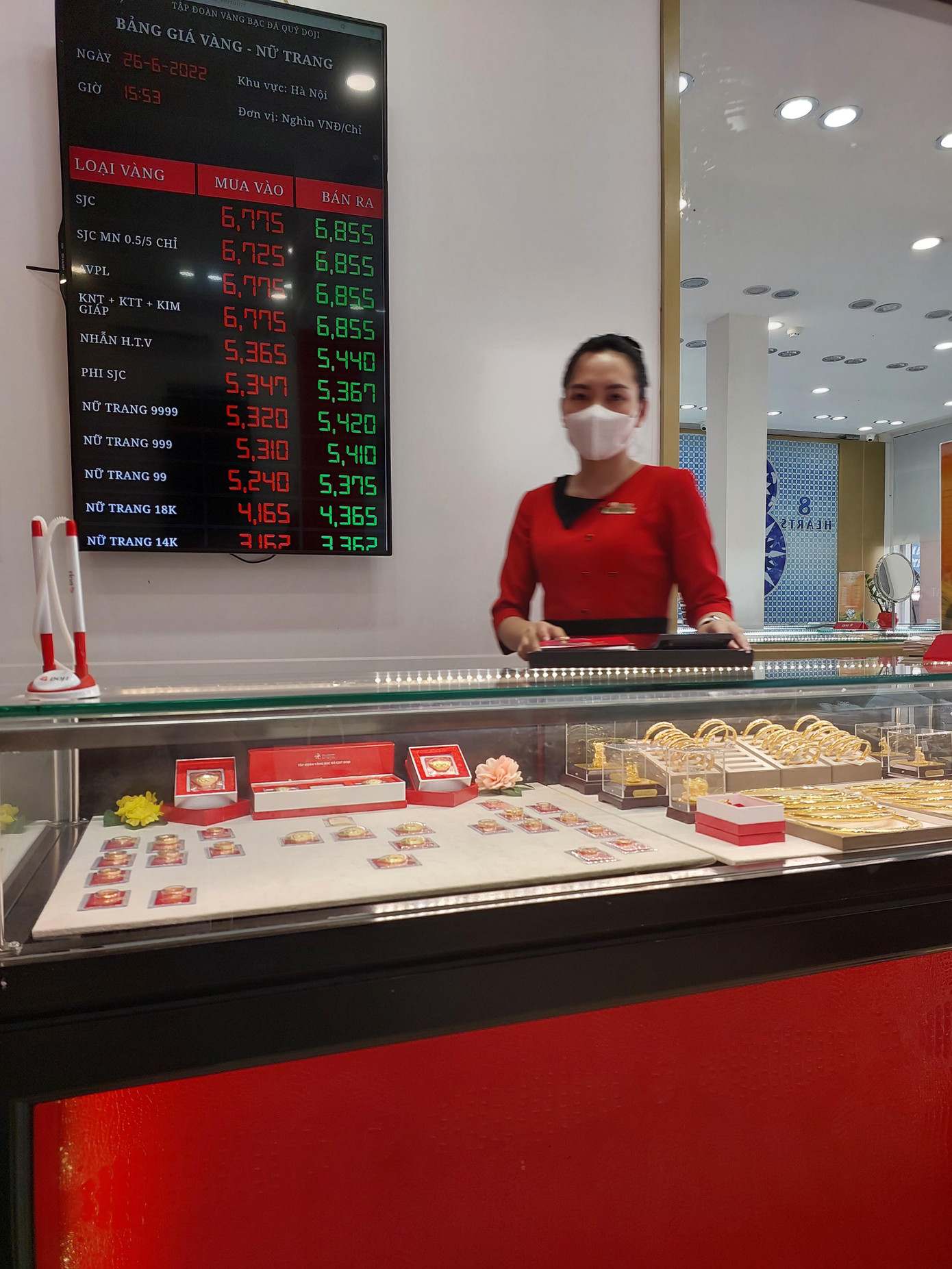 Giá vàng trong nước giảm 150.000 đồng/lượng Giá vàng trong nước giảm 150.000 đồng/lượng