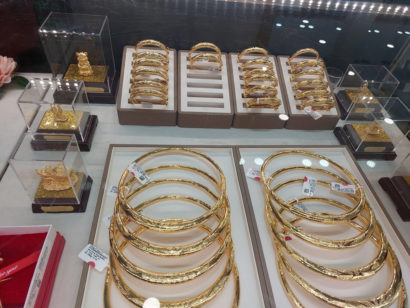 Giá vàng nhẫn thấp hơn vàng miếng gần 15 triệu đồng/lượng