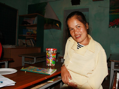 Học sinh Hoàng Thị Hà của lớp học tình thương, năm nay đã 24 tuổi. Ảnh: Trường Phong. Học sinh Hoàng Thị Hà của lớp học tình thương, năm nay đã 24 tuổi. Ảnh: Trường Phong