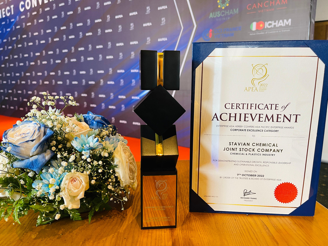 Giải thưởng Doanh nghiệp xuất sắc châu Á 2022 đánh dấu sự công nhận của cộng đồng doanh nghiệp trong khu vực đối với sự tăng trưởng và những đóng góp của Stavian Chemical. Giải thưởng Doanh nghiệp xuất sắc châu Á 2022 đánh dấu sự công nhận của cộng đồng doanh nghiệp trong khu vực đối với sự tăng trưởng và những đóng góp của Stavian Chemical.