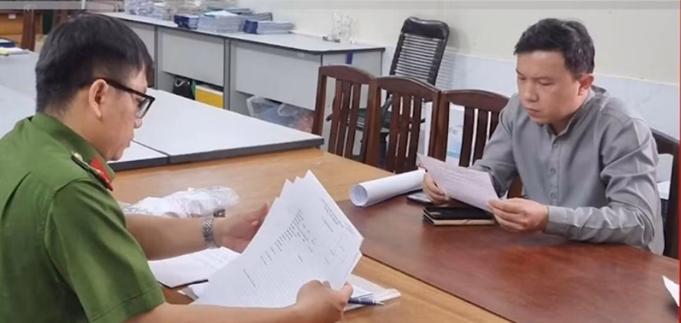 Bị can Huỳnh Công Tân tại Cơ quan điều tra Bị can Huỳnh Công Tân tại Cơ quan điều tra