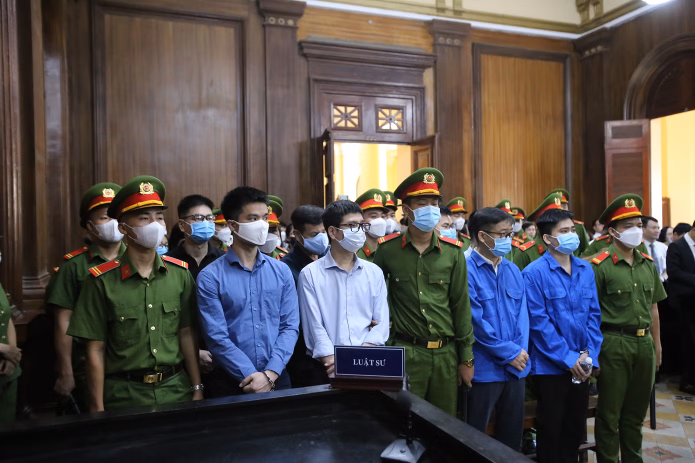 Các bị cáo tại phiên tòa.