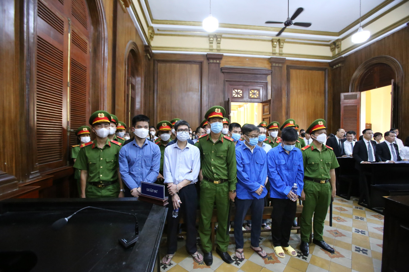 Các bị cáo tại phiên tòa.