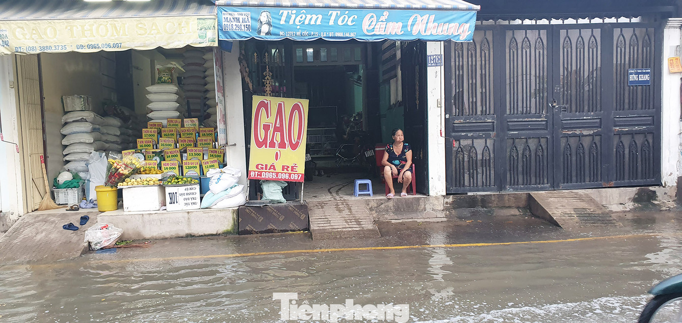 Người Sài Gòn xây 'lô cốt' chống ngập ảnh 9