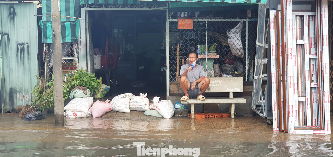Người Sài Gòn xây 'lô cốt' chống ngập ảnh 11