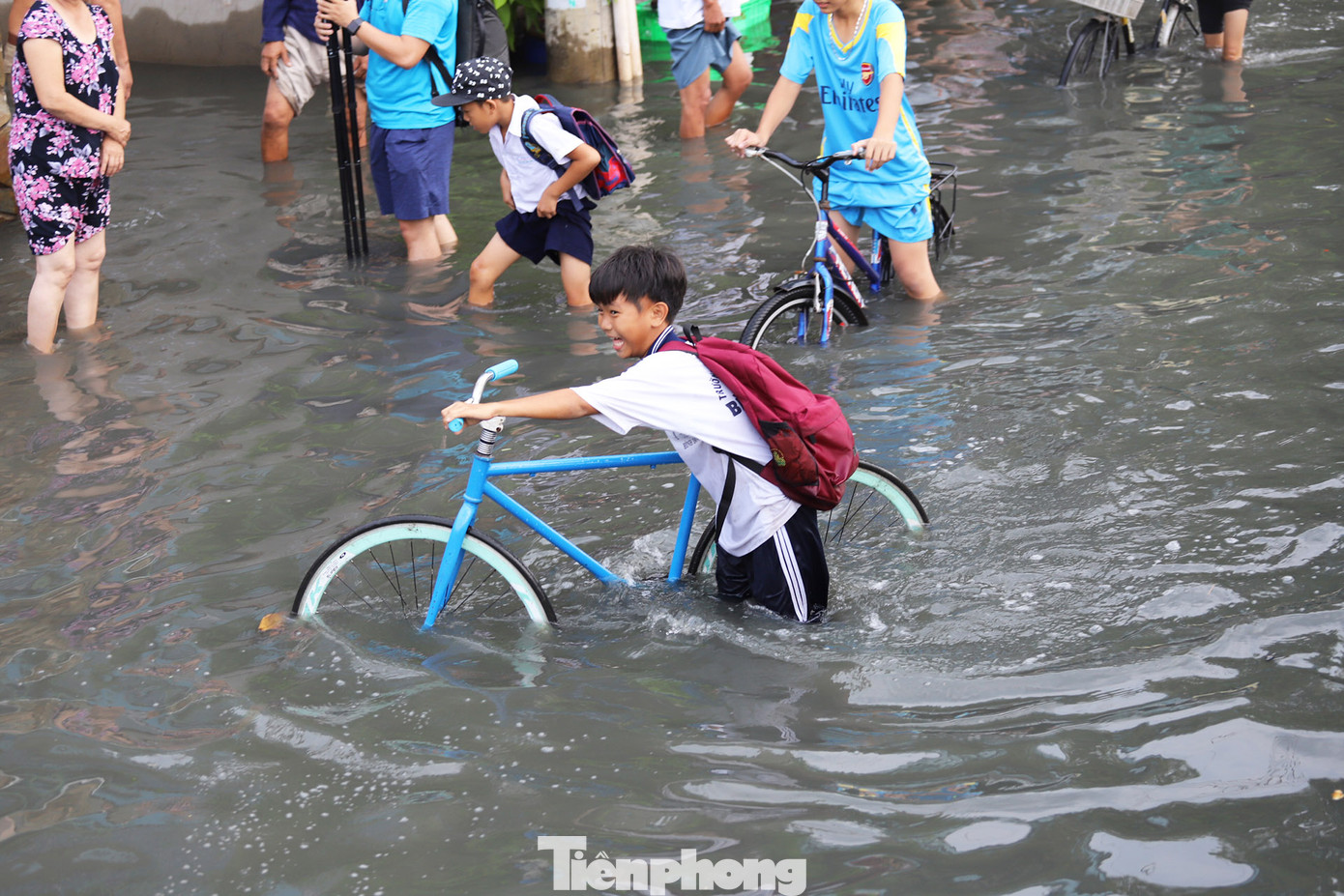 Người Sài Gòn xây 'lô cốt' chống ngập ảnh 7
