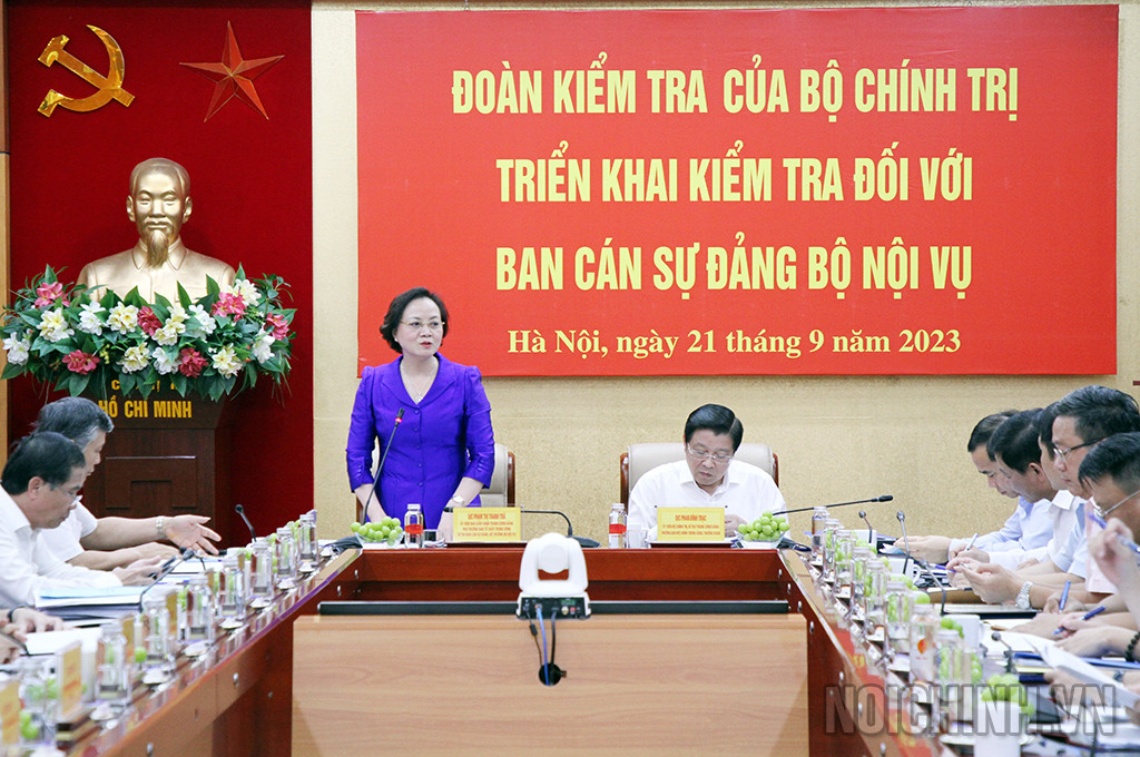 Bà Phạm Thị Thanh Trà, Bí thư Ban cán sự, Bộ trưởng Bộ Nội vụ phát biểu tại hội nghị.