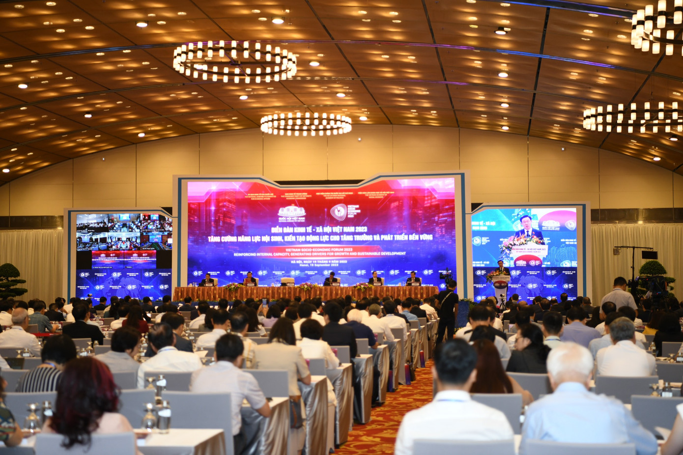 Khoảng 400 đại biểu tham dự diễn đàn năm nay.