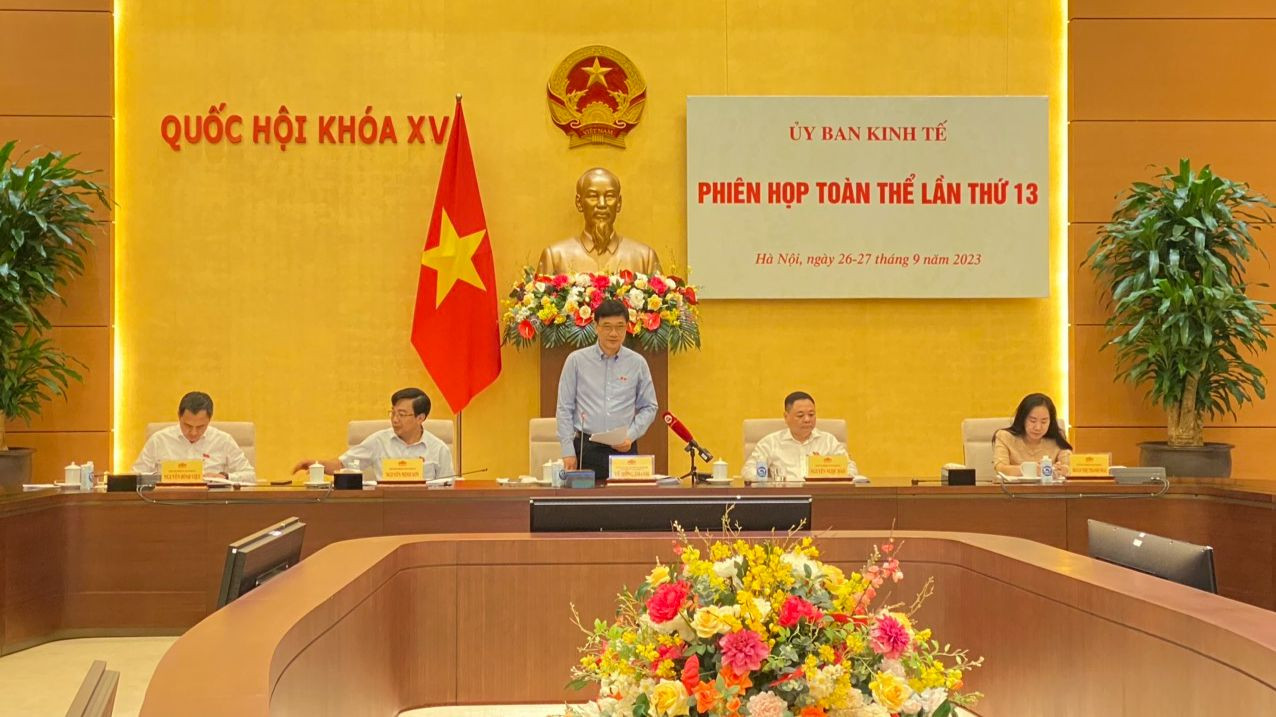 Chủ nhiệm Uỷ ban Kinh tế Vũ Hồng Thanh tại phiên họp. Chủ nhiệm Uỷ ban Kinh tế Vũ Hồng Thanh tại phiên họp.