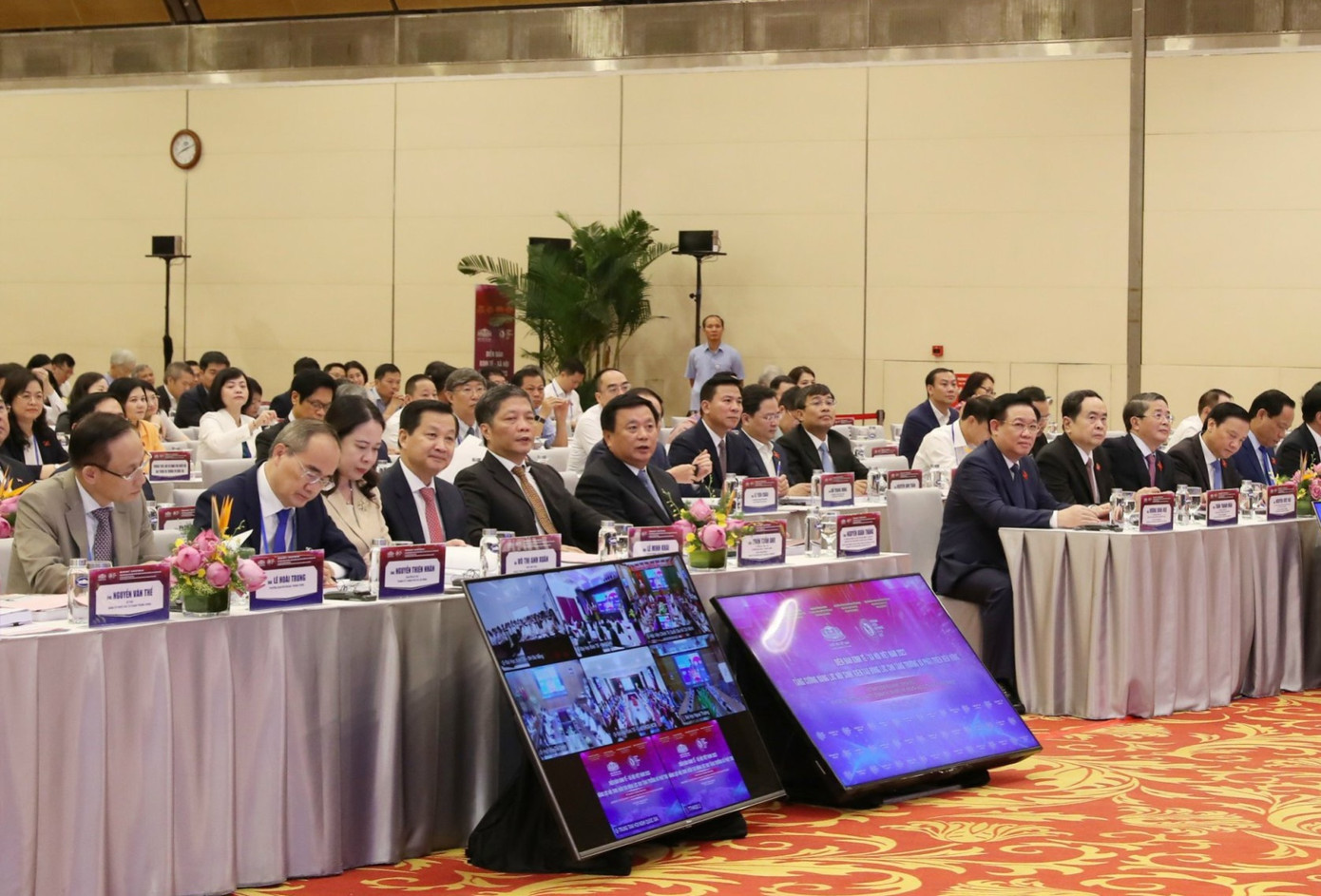 Các đại biểu tham dự diễn đàn.