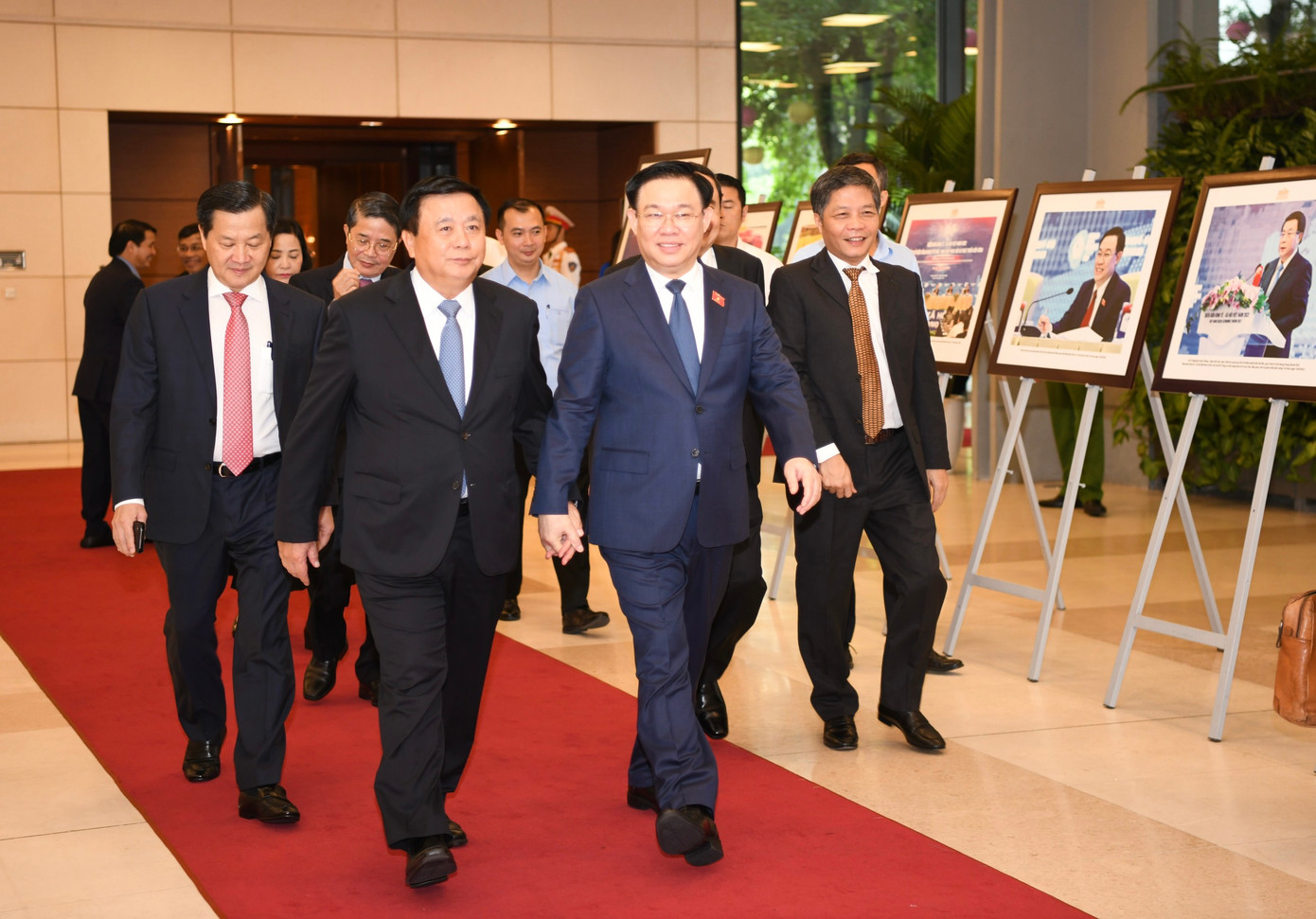 Chủ tịch Quốc hội, lãnh đạo Đảng, Nhà nước tham dự diễn đàn.