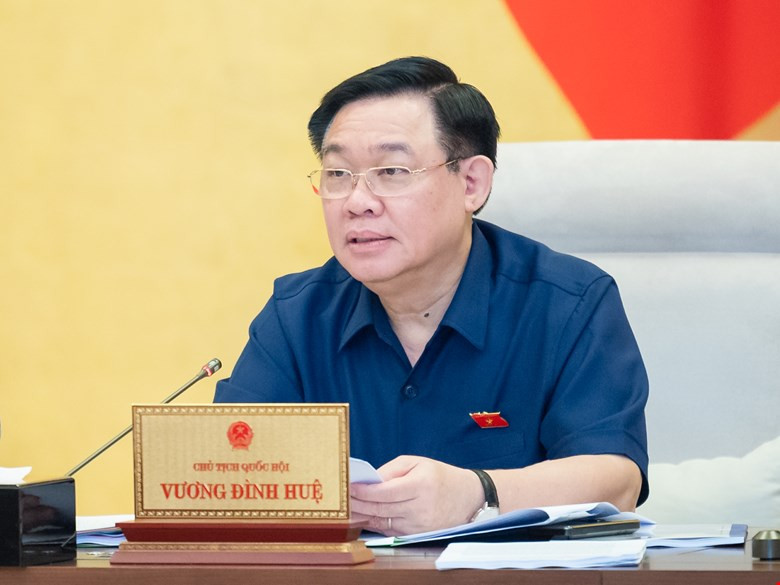 Chủ tịch Quốc hội Vương Đình Huệ phát biểu tại phiên họp. Chủ tịch Quốc hội Vương Đình Huệ phát biểu tại phiên họp.