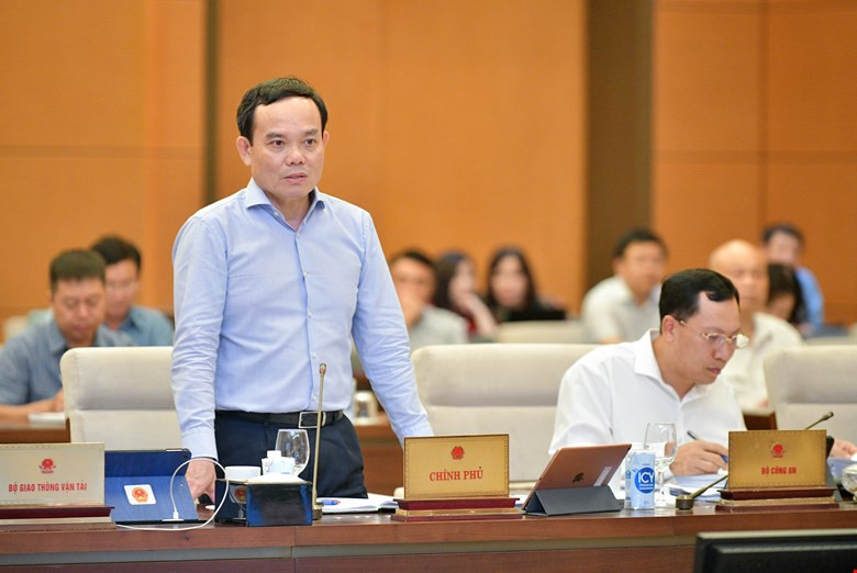 Phó Thủ tướng Trần Lưu Quang tại phiên họp Phó Thủ tướng Trần Lưu Quang tại phiên họp