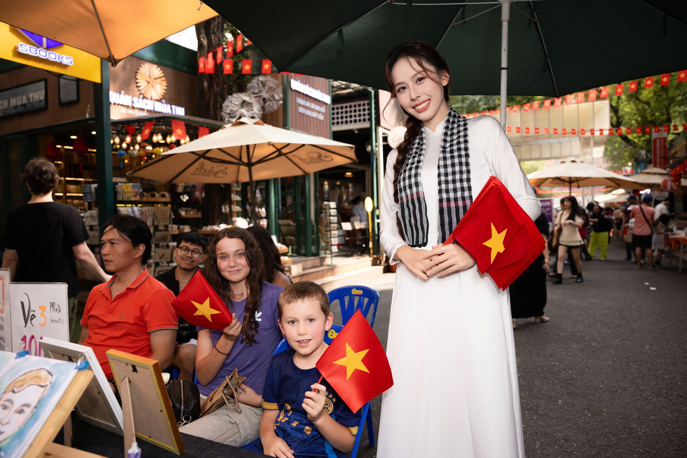 Những lá cờ Tổ quốc góp phần lan tỏa tinh thần yêu nước của những người con Việt Nam trong những ngày tháng Tư lịch sử, khi cả nước đang hướng về lễ kỷ niệm 50 năm giải phóng miền Nam, thống nhất đất nước.