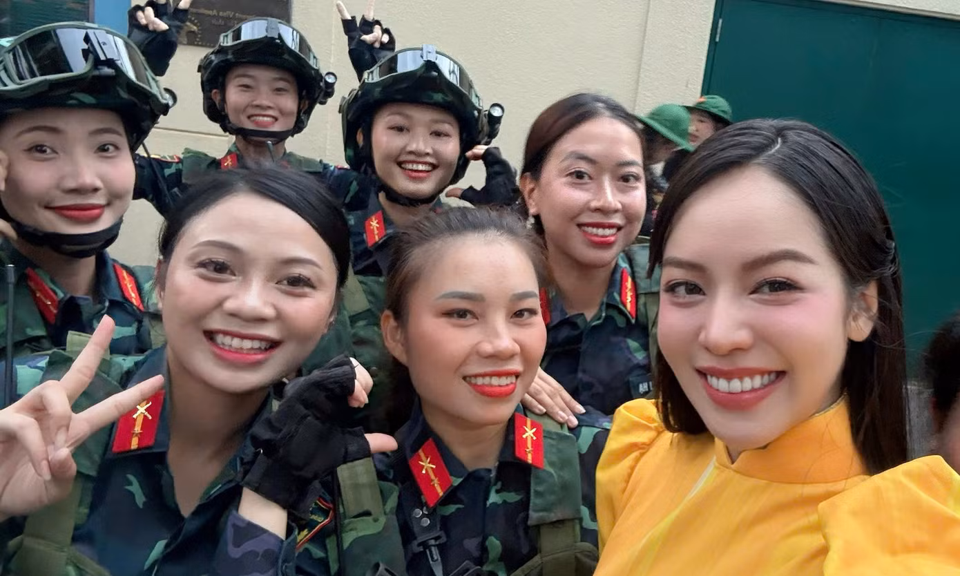 Đương kim Hoa hậu Việt Nam Huỳnh Thị Thanh Thủy đã hoãn lịch công tác tại Indonesia để có thể tham gia vào sự kiện đặc biệt của đất nước. Cô nhận được sự yêu mến từ các lực lượng tham gia tổng duyệt.