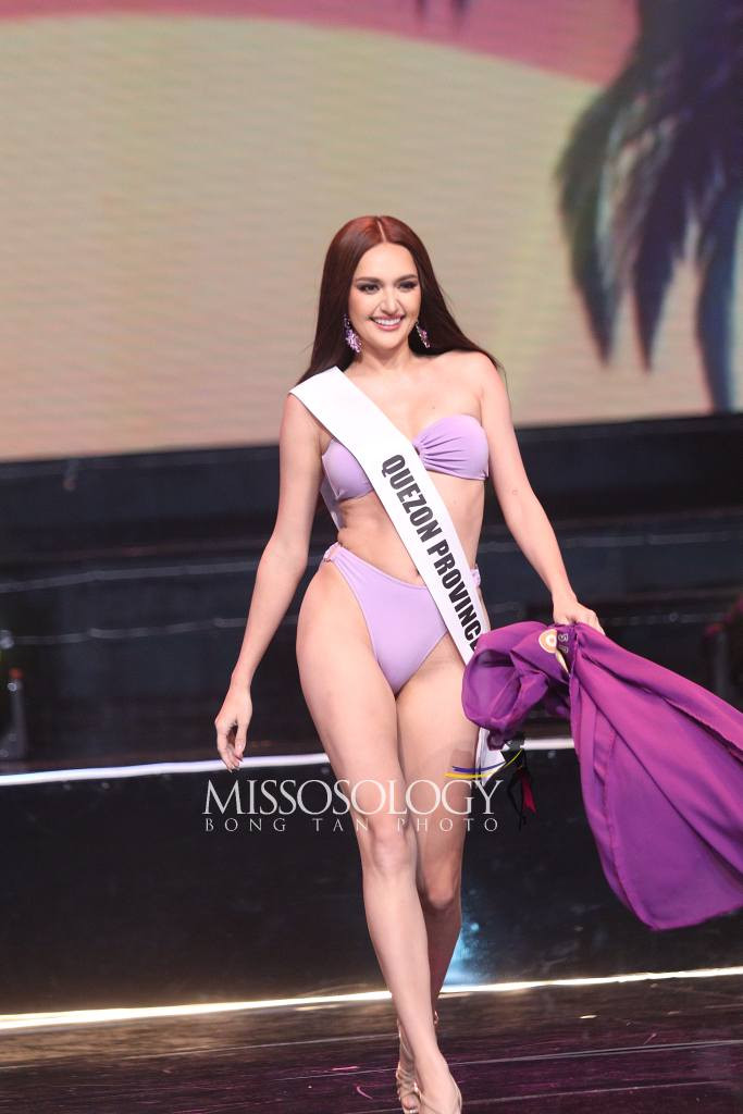 Tối 28/4 đã diễn ra phần thi bán kết cuộc thi Hoa hậu Hoàn vũ Philippines 2025. Trong đêm thi, 69 người đẹp trải qua hai phần thi áo tắm và dạ hội. Ứng viên sáng giá của cuộc thi năm nay là Maria Ahtisa Manalo (Á hậu 1 Hoa hậu Quốc tế 2018) trình diễn tự tin trên sân khấu. Trước đó, cô tham dự Miss Cosmo ở Việt Nam và lọt vào top 10. Ahtisa Manalo thi Hoa hậu Hoàn vũ Philippines 2024 và giành ngôi á hậu 2.