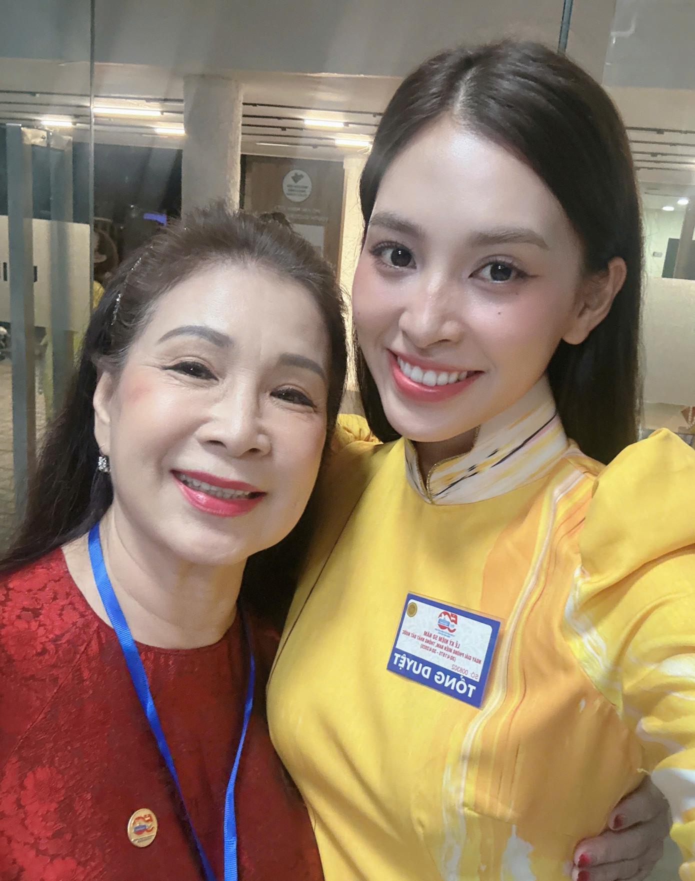 Hoa hậu Tiểu Vy gặp gỡ các hoa hậu và nhiều nghệ sĩ tại buổi tổng duyệt.