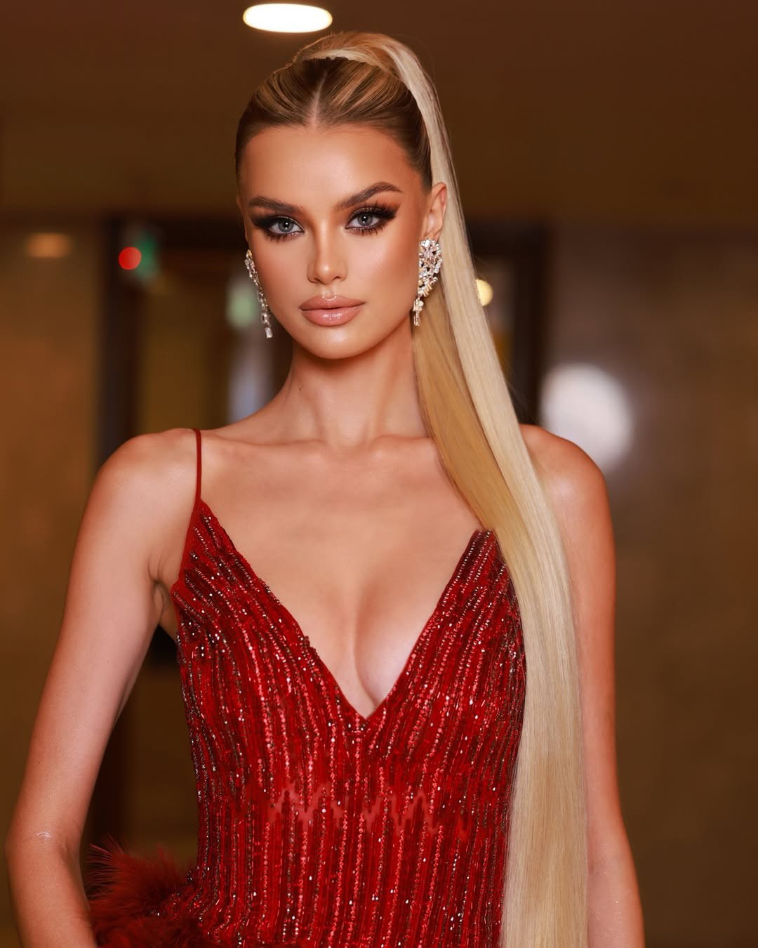 Đương kim Hoa hậu Thế giới Krystyna Pyszková và đương kim Hoa hậu Hoàn vũ Victoria Kjær Theilvig lọt vào top 10 đề cử của Globalbeauties.