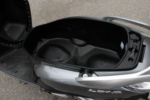 Cốp xe rất rộng rãi và thoải mái. Cốp xe rất rộng rãi và thoải mái