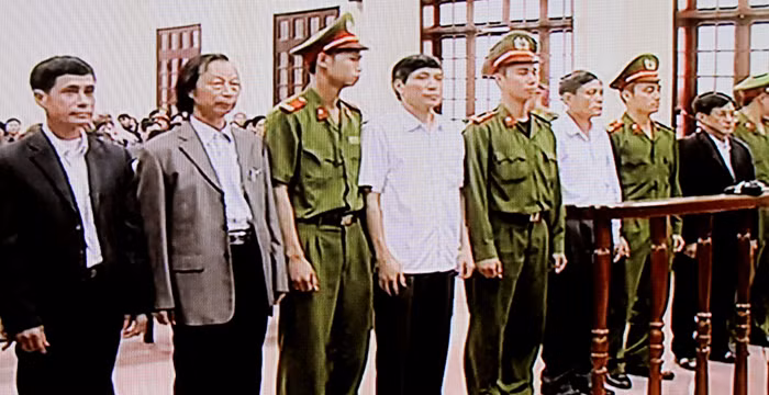 Các bị cáo tại phiên tòa sơ thẩm. Các bị cáo tại phiên tòa sơ thẩm