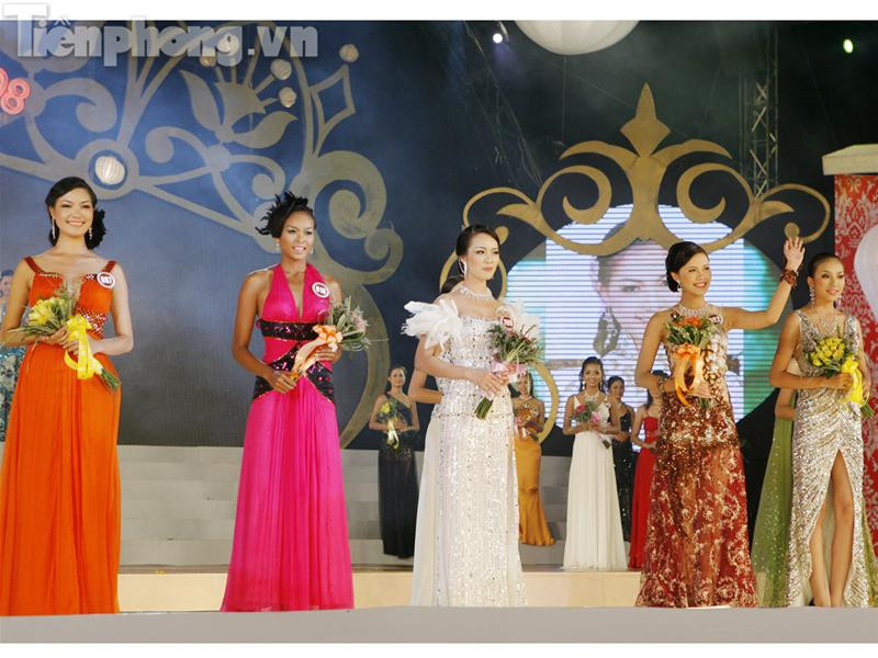 5 người đẹp được tham dự Vòng thi ứng xử.