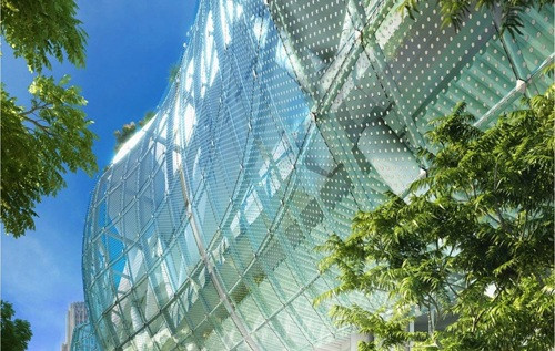 Cửa kính được sử dụng rất nhiều để thu hút ánh sáng, nhằm mục tiêu tiết kiệm năng lượng