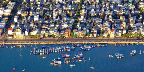 Quê hương yên bình của tác giả Vũ Ngọc Hoàng