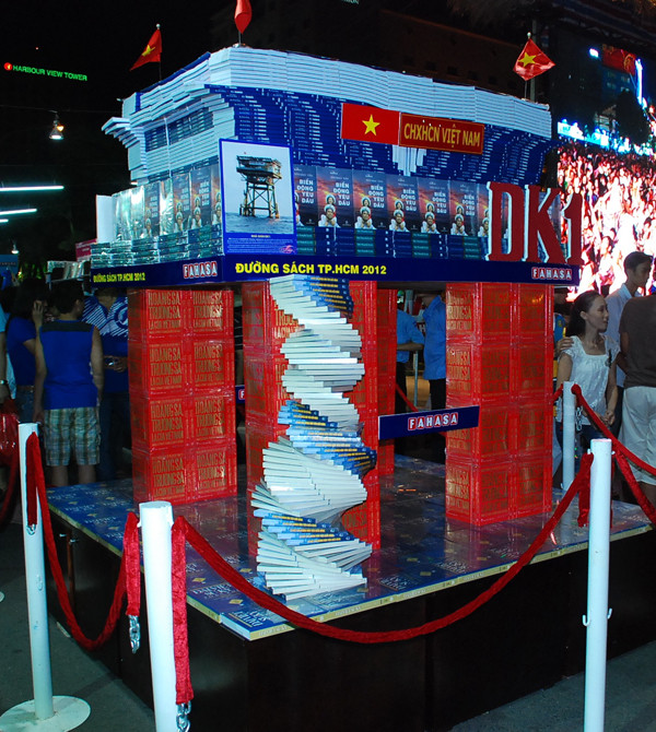 hay là thể hiện tinh thần yêu nước khi hoá thân sách thành Giàn DK 1 